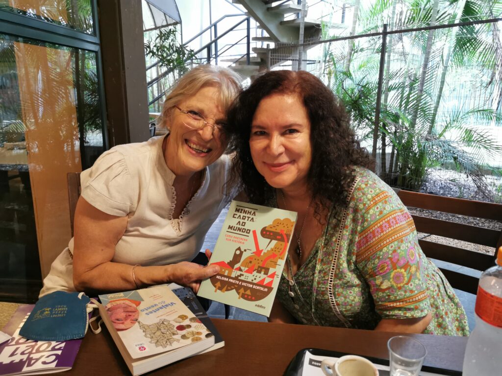 Professor Laura Lzarra, professor of literature at USP School of Communication and Art, with JM Agency client and bestselling author Dr Heloisa Prieto, author of '1001 Fantasmas' (Penguin Brazil) and the Mano series of YA novels. Professor Lzarra is holding Dr Prieto's latest novel, Minha Carta Ao Mundo. (Editora Edelbra)